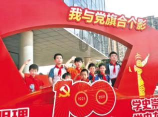 德云八队团建照片曝光，队员跟风烫头，亲密取笑大放送！